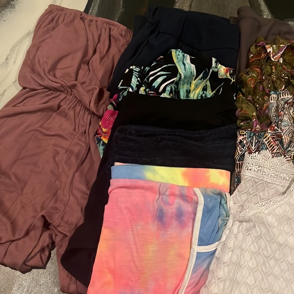 Woman’s Medium Bundle - Picture 2 of 3